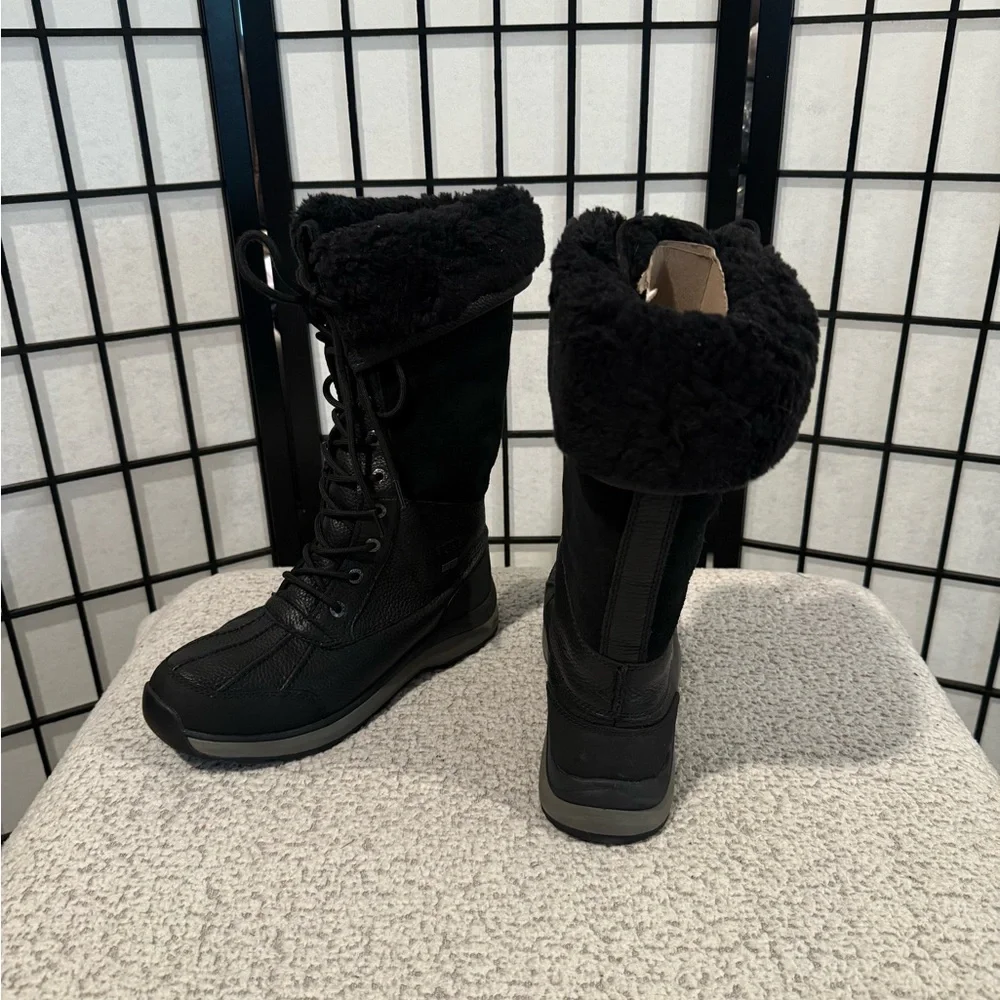 UGG Black Winter Snow Boots Faux Fur Lined Lace-Up Womens Size 8.5 NEW With Box